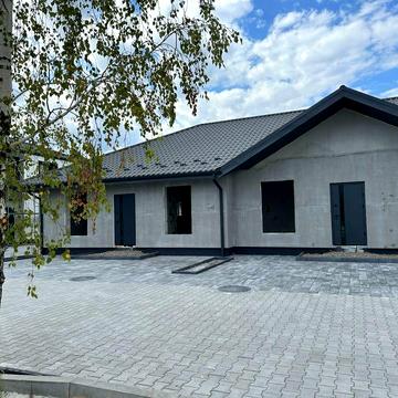 Одноповерховий ТРИПЛЕКС у Ворзелі у закритом КМ.Мінімальне оформлення!