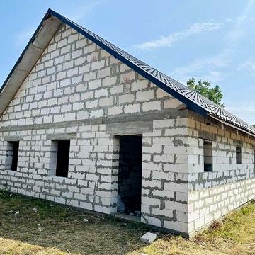 Новобудова у передмісті Умань