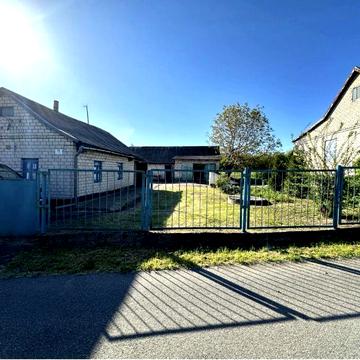 Два дома возле речки Днепр, приватиз. участок 16,24 соток Собственник