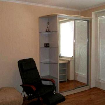 Срочно и дешево продам 1 к квартиру на м. Индустриальная.