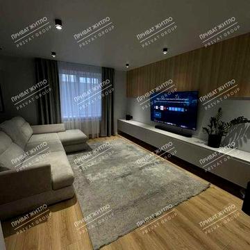 Трикімнатна квартира в сучасному будинку з дизайнерським ремонтом