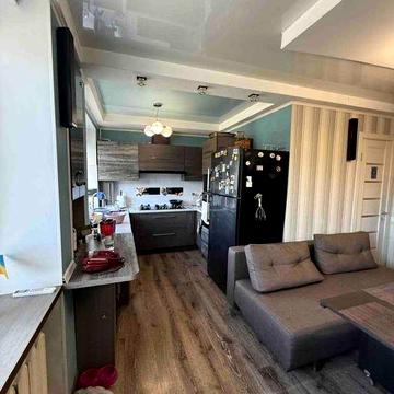 Продам 3к квартиру в ЦЕНТРІ міста, в цеглі з ремонтом на 3му поверсі