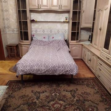 Тетяни Яблонської вул., 4