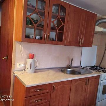 Гарний будинок в мальовничому місці поряд з річкою