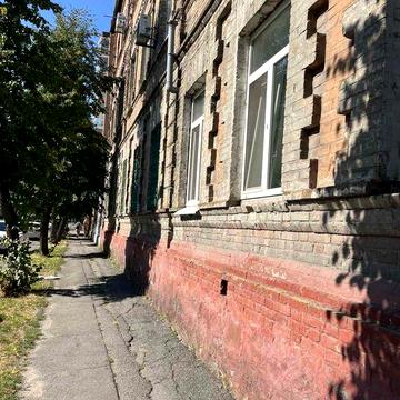 Продам 2 кімнатну квартиру з окремим виходом в Центрі міста