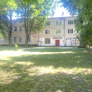 Відродження просп., 4