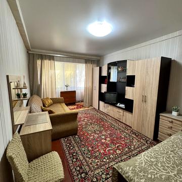 Академіка Булаховського вул., 36