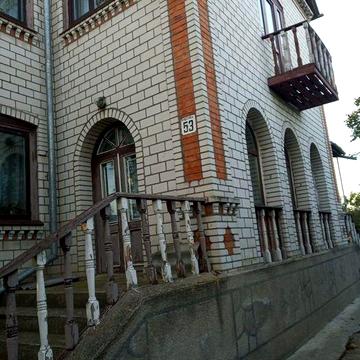 Продається будинок з зеленим ділянкою