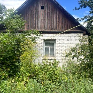 Продам ветхій будинок з земельною ділянкою  в центрі  села Глибочиця