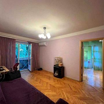 Простора 3-кімнатна Деснянський район, 2/9 поверх, 61 м² вул. Поповича
