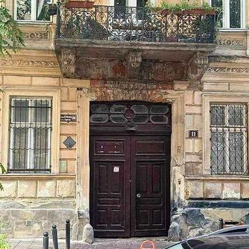 Продається 2-кімнатна квартира у центрі Львова, вул. Огієнка, 11

Про