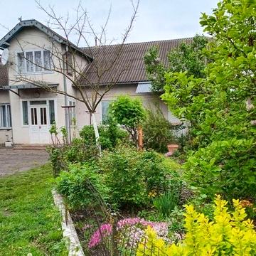 Продаж дому в Івано-Франківску Опришівці на 2 сімї