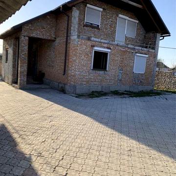 Продається будинок ( Гусятин Хмельницька обл, біля річки Збруч)