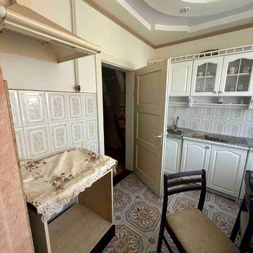Здається будинок на дві родини з окремим входом.