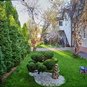Дніпровська вул.