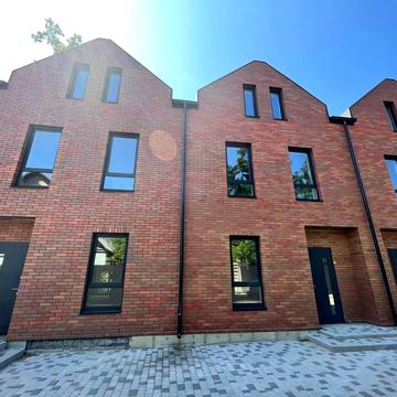 Яснополянська вул., 34-В