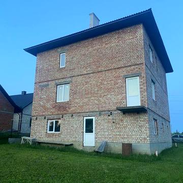 Продається будинок в селищі Глибока