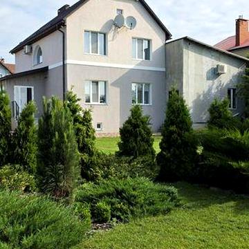 Дом Рогань / Будинок з господарськими спорудами