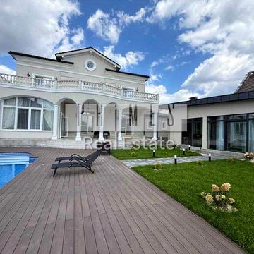 Продажа просторного дома 750м2, ул. Молодежная, Крюковщина