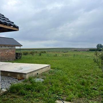Продам житловий будинок з ремонтом земельна ділянка центральна вулиця