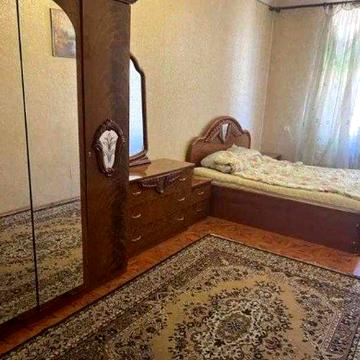 Продам ст. метро "Вокзальная" 3-х комн. кв. 40 000$.
