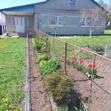 Продам будинок з земельною ділянкою більше 40 соток.