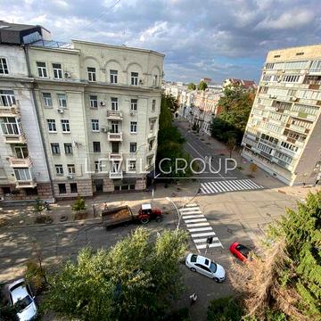 Продаж унікальної трикімнатної квартири в урядовому кварталі