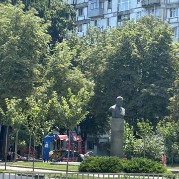 Продам 2-х к. квартиру р-н вул. Незалежності ( Титова), Янгеля.