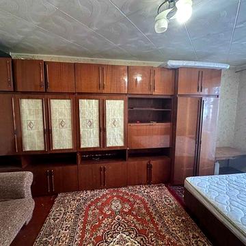 Продаж трикімнатної квартири у Сутисках
