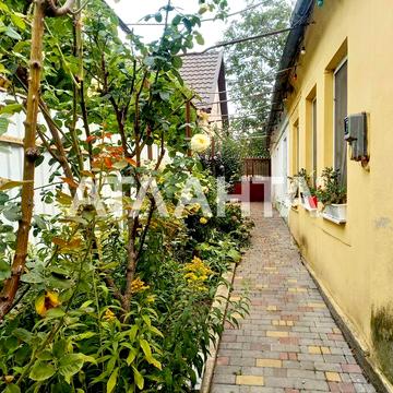 Будинок для проживання кількох сімей або ведення бізнесу (оренда).