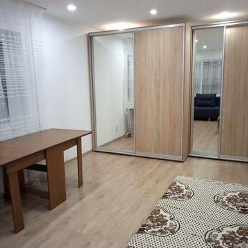 Продам трьох кімнатну квартиру з гарним видом на річку, місто й ліс