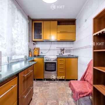 Космонавтів вул., 2
