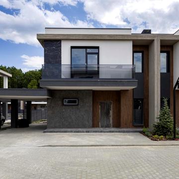 Дзеркальна, 43