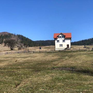 Продається Будинок та земельна ділянка в Карпатах