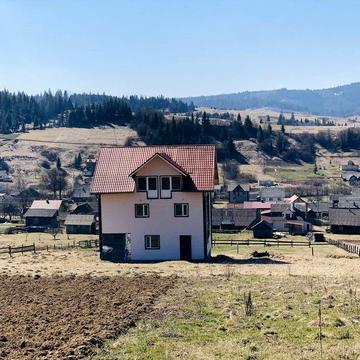 Продається Будинок та земельна ділянка в Карпатах