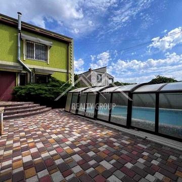 Продаж будинку з басейном та гаражем біля річки в Мар’янівці