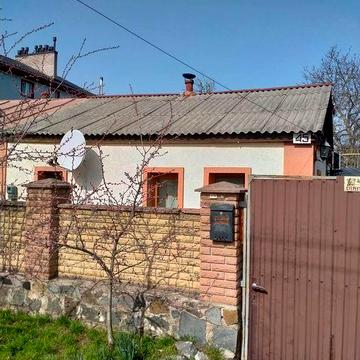Здається пів будинку