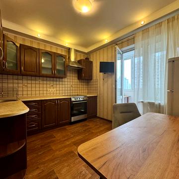 Драгоманова вул., 8-А