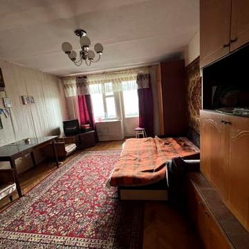Продається квартира середній поверх,площа 80 м