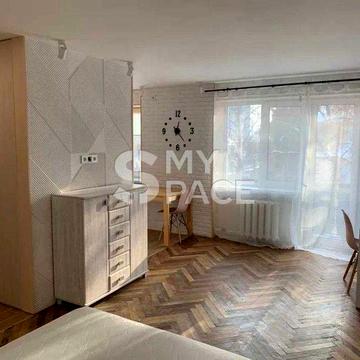 світла квартира біля метро Лукянівська і ринку з евроремонтом