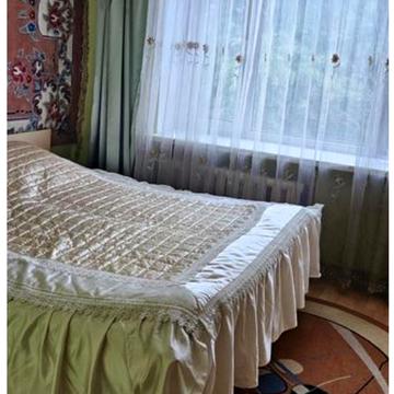 Стадіонна вул., 13