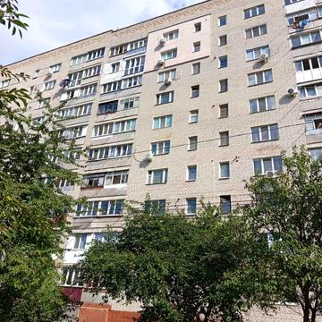 Павла Тичини вул., 13