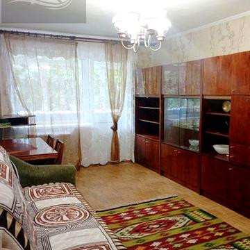 Британська/ Горького/ центр. 2-к. квартира , середній поверх