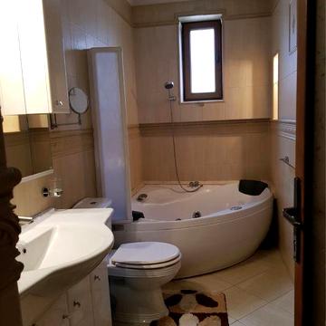 Оренда 3-х кімн квартири 100 кв м.в центрі