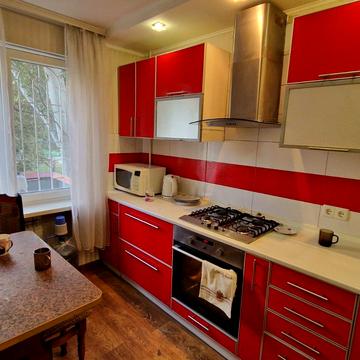 Чарівна вул., 333
