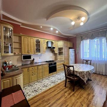 Небесної Сотні просп. (Маршала Жукова), 3А/1