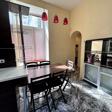 Саксаганського вул., 102
