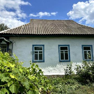 Продаються два будинки за ціною одного у селі Чемер!