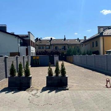 Пирогівка вул., 1