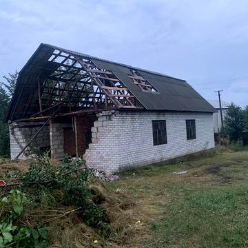 Продам пошкодженний будинок